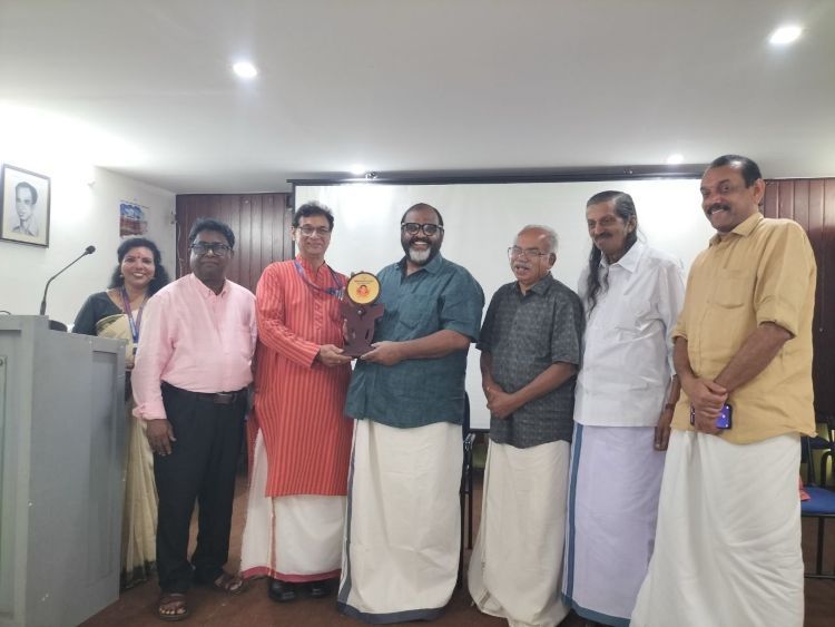 ലണ്ടൻ മലയാളി കൗൺസിൽ നോവൽ അവാർഡ് സാബു ശങ്കറിന് സമ്മാനിച്ചു